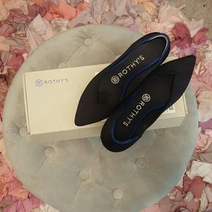 Rothy's point in black